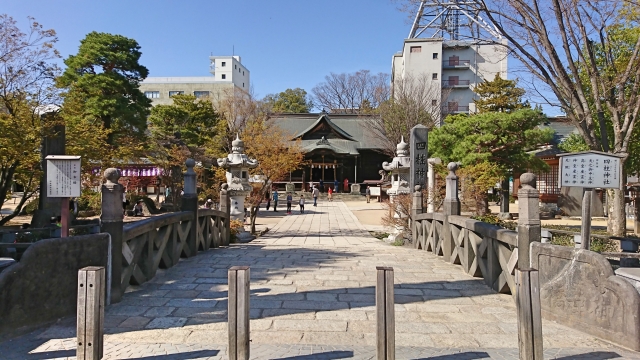 御朱印の紹介をした「四柱神社」を正面から見た