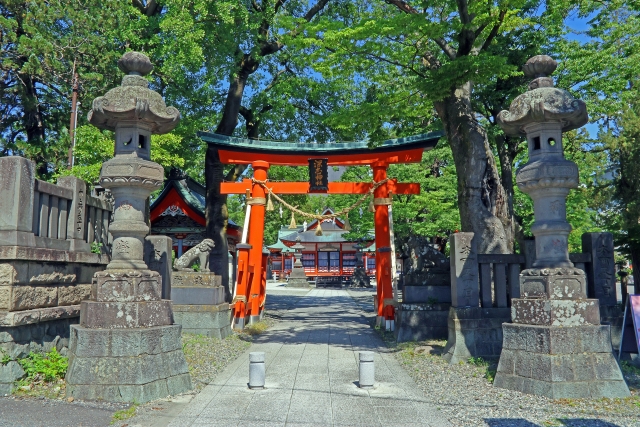 御朱印を紹介している深志神社の正面鳥居