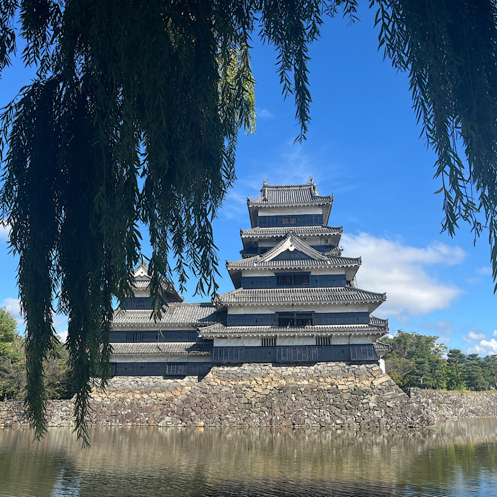 御朱印紹介の四柱神社周辺観光スポット「松本城」