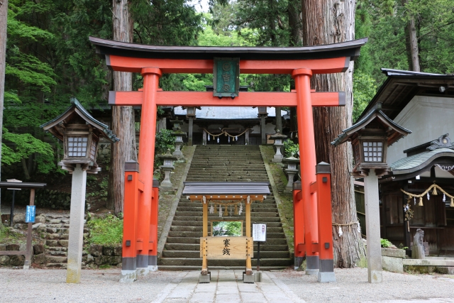 「君の名は。」の舞台の一つの飛騨山王宮 日枝神社の鳥居