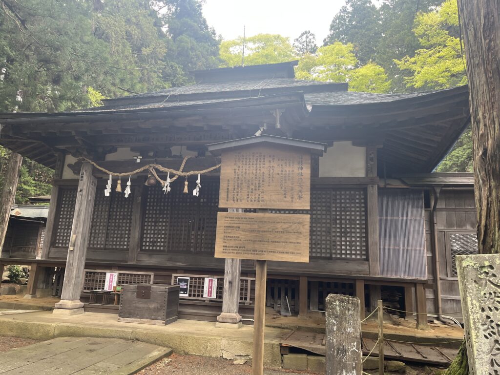 飛騨山王宮 日枝神社の右斜め